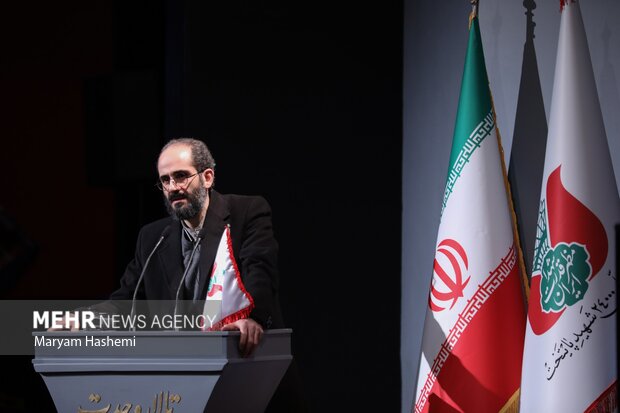 سمفونیک فاخر ساحت حماسه کنگره ملی ۲۴۰۰۰ شهید پایتخت شامگاه جمعه ۲۹ دی ۱۴۰۲ در تالار وحدت رونمایی شد