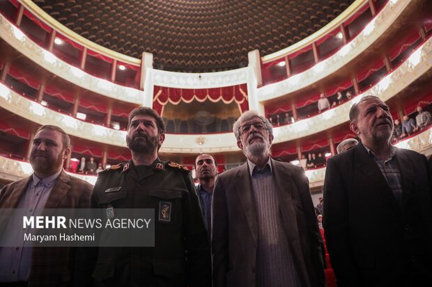 سمفونیک فاخر ساحت حماسه کنگره ملی ۲۴۰۰۰ شهید پایتخت شامگاه جمعه ۲۹ دی ۱۴۰۲ در تالار وحدت رونمایی شد