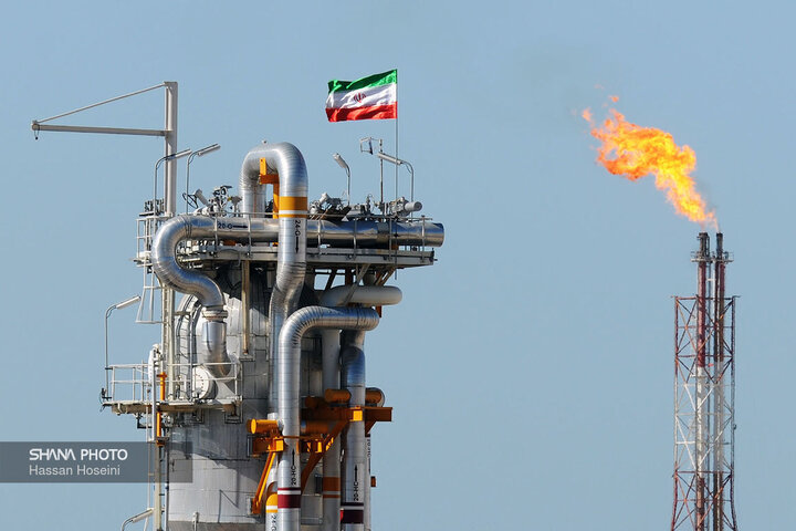 وزير النفط الايراني يفتتح حقل نفطي في الأهواز جنوب غربي البلاد
