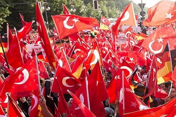 Almanya'da tarihi karar: Türklere çifte vatandaşlık Almanya'da tarihi karar: Türklere çifte vatandaşlık