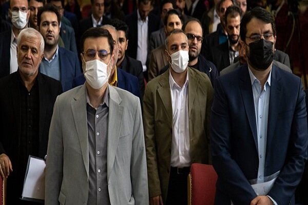 صفهای انتخاباتی جناح راست، پشت دروازه بهارستان