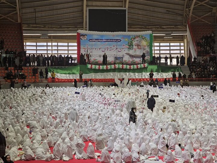 جشنی برای فرشتههای کرد ایرانی/ سالن۲۲ گولان شکوفه باران شد