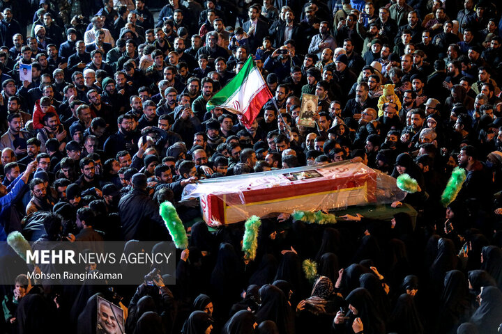 مراسم وداع با پیکر سردار شهید سید رضی موسوی، شامگاه چهارشنبه ۶ دی ماه ۱۴۰۲ با حضور مردم و خانواده شهید در معراج شهدای تهران برگزار شد