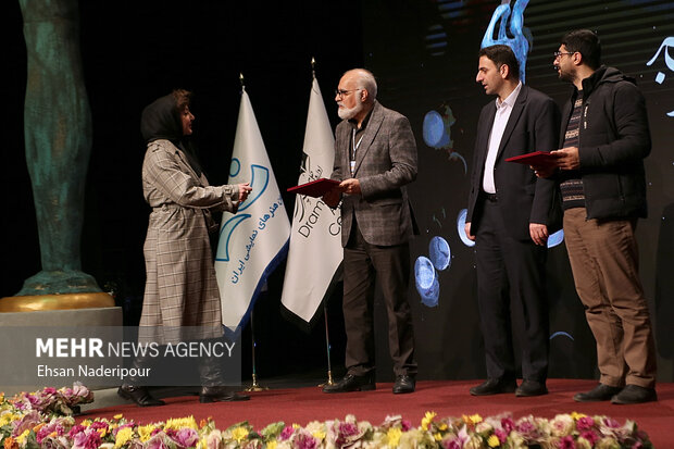 مراسم افتتاحیه چهل و دومین جشنواره بین‌المللی تئاتر فجر