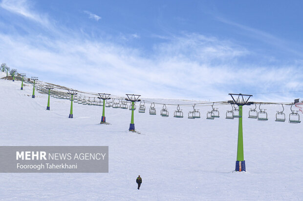 یکی از محبوب‌ترین و پرطرفدارترین تفریحات در شهر تهران اسکی کردن در پیست توچال است
