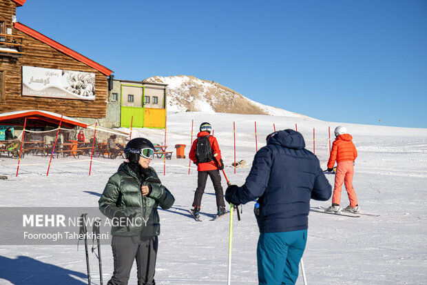 یکی از محبوب‌ترین و پرطرفدارترین تفریحات در شهر تهران اسکی کردن در پیست توچال استت اسکی توچال