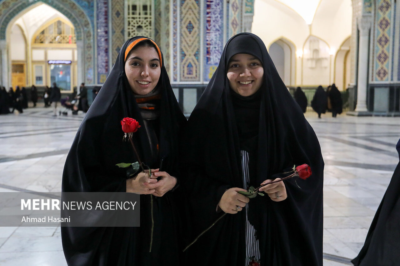 شب میلاد امام مهربانی ها؛ وقتی دلها زیر سایه گنبد طلایی آرام می گیرند