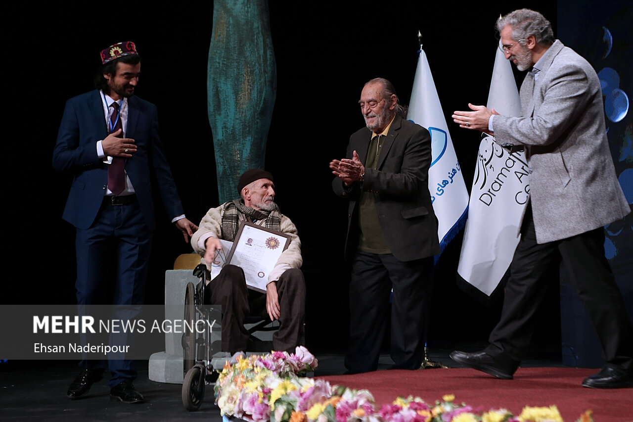 مراسم افتتاحیه چهل و دومین جشنواره بین‌المللی تئاتر فجر
