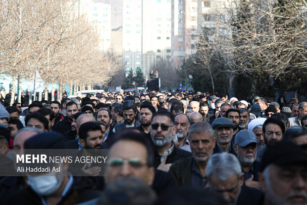 آئین تشییع پیکر شهدای مدافع حرم سردار صادق امیدزاده، سردار حسین محمدی و سردار محمدامین صمدی صبح دوشنبه ۲ بهمن ۱۴۰۲ از مقابل مسجد پیامبر اعظم (ص) شهرک شهید محلاتی برگزار شد