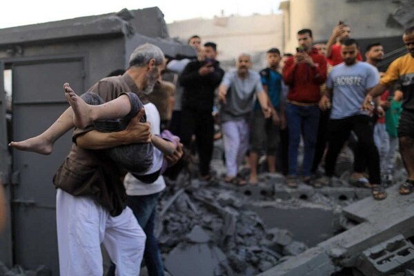 جنگنده‌های رژیم صهیونیستی خانه‌های فلسطینی‌ها را زیر آتش گرفتند
