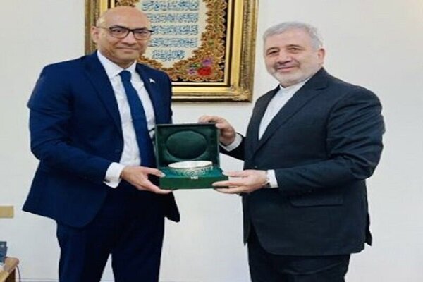لقاء يجمع السفير الإيراني في الرياض مع نظيره الباكستاني