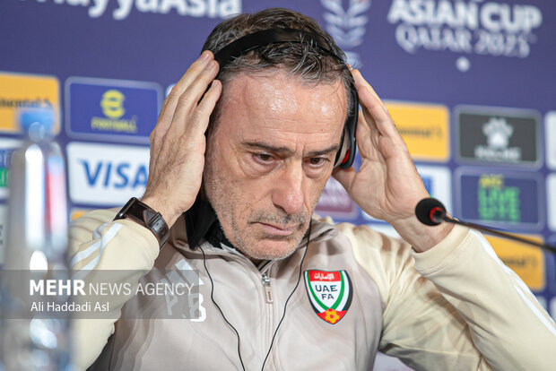 پائولو بنتو  در نشست خبری سرمربی‌های فوتبال ایران و امارات حضور دارد