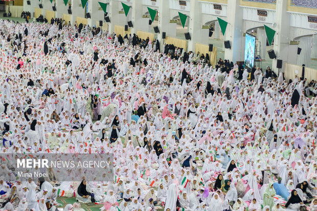 «جشن تکلیف» دانش آموزان دختر در تبریز