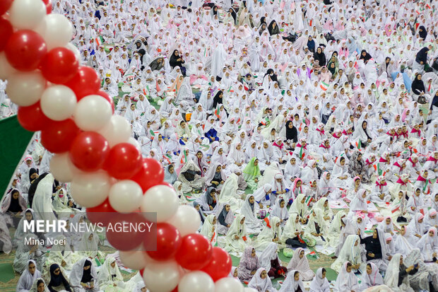 «جشن تکلیف» دانش آموزان دختر در تبریز