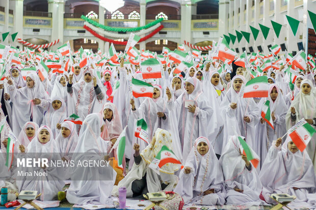 «جشن تکلیف» دانش آموزان دختر در تبریز