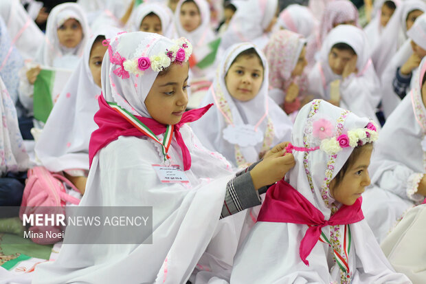 «جشن تکلیف» دانش آموزان دختر در تبریز