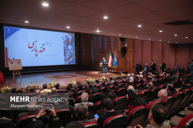 نخستین همایش ملی «قند پارسی» با حضور شماری از اهالی فرهنگ، هنر و رسانه و جمعی از نخبگان، صاحبنظران و سفرای کشور‌های فارسی‌زبان صبح امروز شنبه (۲ بهمن ۱۴۰۲) در تالار رودکی تهران برگزار شد