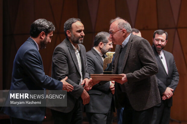 نخستین همایش ملی «قند پارسی» با حضور شماری از اهالی فرهنگ، هنر و رسانه و جمعی از نخبگان، صاحبنظران و سفرای کشور‌های فارسی‌زبان صبح امروز شنبه (۲ بهمن ۱۴۰۲) در تالار رودکی تهران برگزار شد