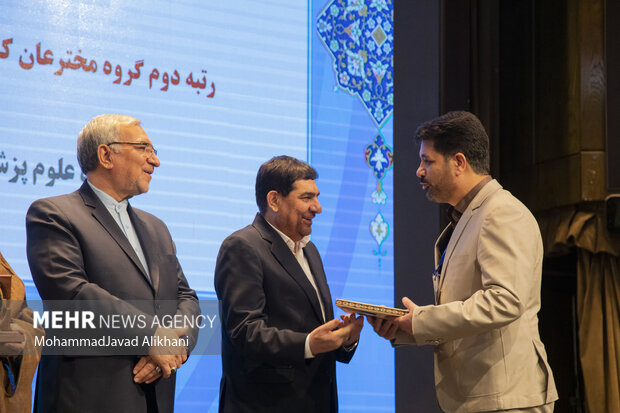محمد مخبر معاون اول رئیس جمهور و بهرام عین اللهی وزیر بهداشت در بیست و نهمین جشنواره تحقیقات و فناوری علوم پزشکی رازی حضور دارند