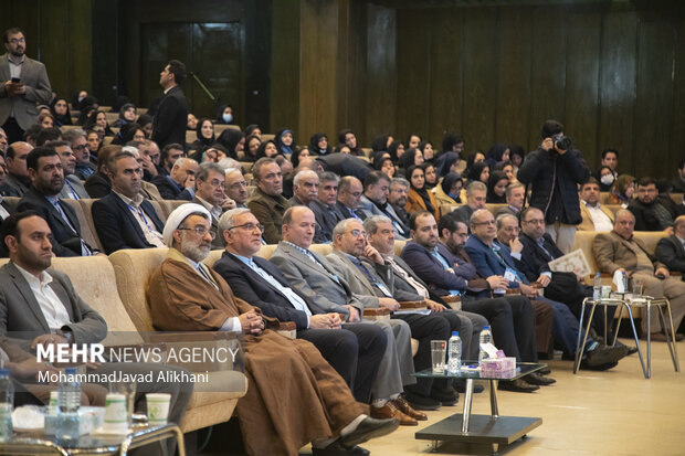 هرام عین اللهی وزیر بهداشت در بیست و نهمین جشنواره تحقیقات و فناوری علوم پزشکی رازی حضور دارد