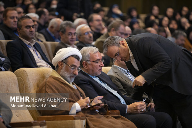 هرام عین اللهی وزیر بهداشت در بیست و نهمین جشنواره تحقیقات و فناوری علوم پزشکی رازی حضور دارد