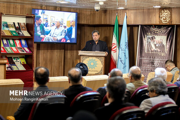 دکتر موسی نجفی در مراسم هفتمین روز درگذشت فیلسوف معاصر دکتر مجتهدی حضور دارد