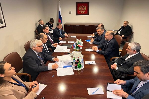 Emir Abdullahiyan ve Lavrov New York'ta görüştü Emir Abdullahiyan ve Lavrov New York'ta görüştü