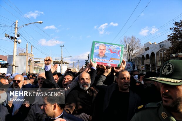 تشییع پیکر شهید «حاج صادق امیدزاده» در کرمانشاه