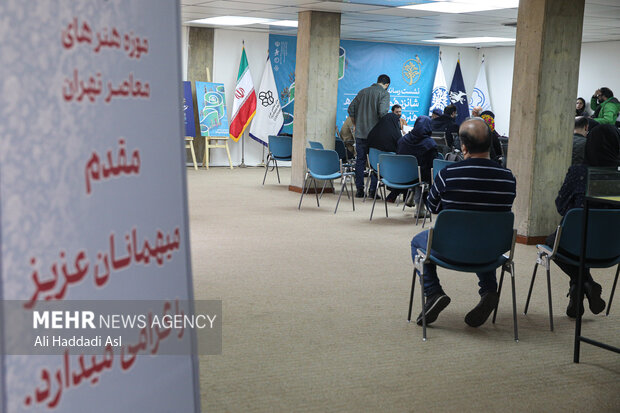 نشست خبری شانزدهمین جشنواره هنرهای تجسمی فجر صبح روز سه شنبه ۳ بهمن ماه ۱۴۰۲ با حضور محمد خراسانی زاده مدیر کل هنرهای تجسمی وزارت فرهنگ و ارشاد اسلامی، امیر عبدالحسینی دبیر کل جشنواره و مسعود زنده روح کرمانی دبیر هنری جشنواره در موزه هنرهای معاصر برگزار شد