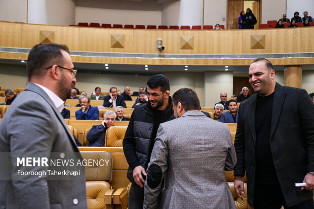 بهداد سلیمی قهرمان وزنه برداری و حسن یزدانی کشتی گیردربرنامه سده المپیک حضور دارد