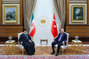 الرئيسان الايراني والتركي يجريان محادثات لمدة ساعتين