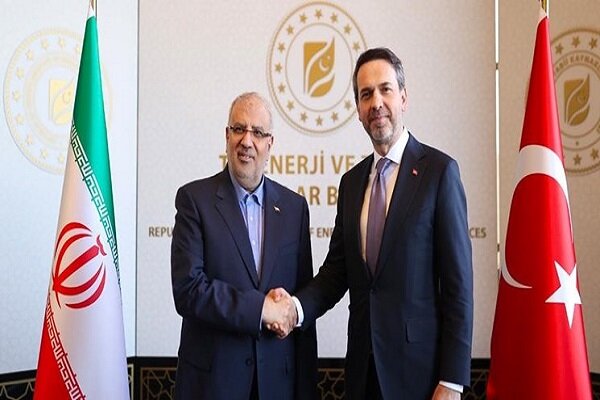 إيران وتركيا تؤكدان على تعزيز التعاون بينهما في مجال الطاقة