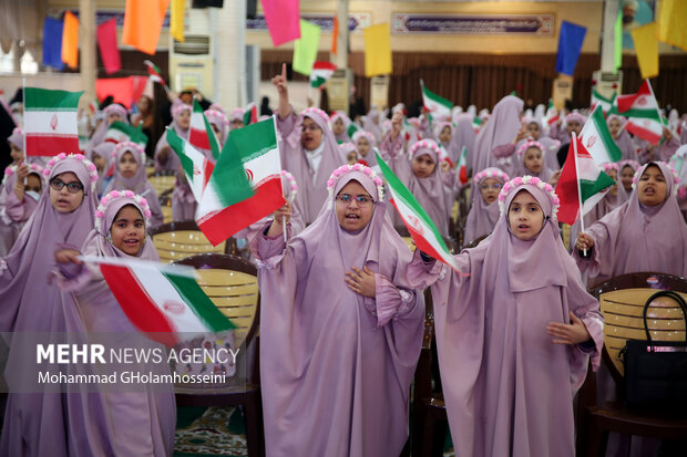 جشن تکلیف ۳۰۰۰ هزار نفری دانش آموزان بوشهری