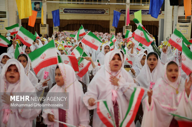 جشن تکلیف ۳۰۰۰ هزار نفری دانش آموزان بوشهری