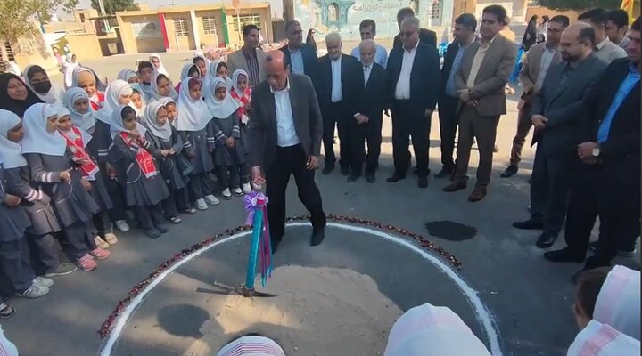 همزمان با جشن روز پدر کلنگ ساخت مدرسه دخترانه هاجر لامرد زده شد همزمان با جشن روز پدر کلنگ ساخت مدرسه دخترانه هاجر لامرد زده شد