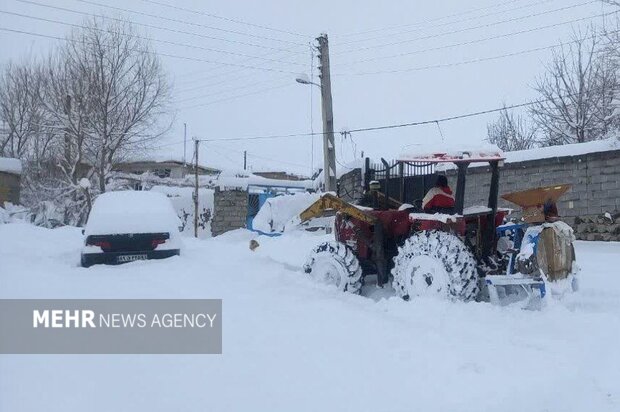 روستاییان اردبیل ۱۵۰۰ دستگاه ادوات را برای برفروبی فعال کردند