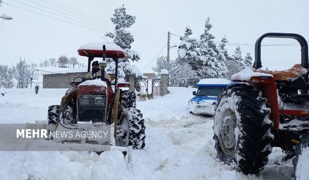 روستاییان اردبیل ۱۵۰۰ دستگاه ادوات را برای برفروبی فعال کردند