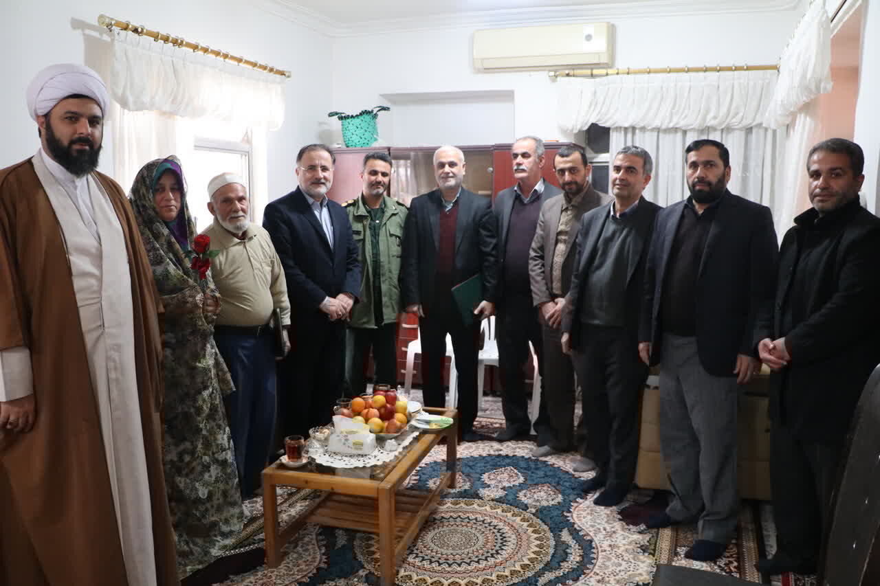 پدران شهدا الگوی ایثار و مردانگی در جامعه هستند پدران شهدا الگوی ایثار و مردانگی در جامعه هستند