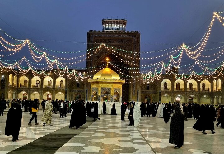 İmam Rıza (a.s) Türbesi'nde kutlama merasimi İmam Rıza (a.s) Türbesi'nde kutlama merasimi
