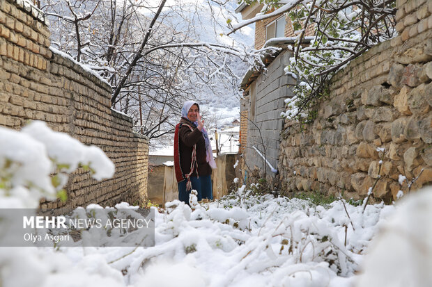 زمستان برفی روستای تاریخی و گردشگری زیارت گرگان