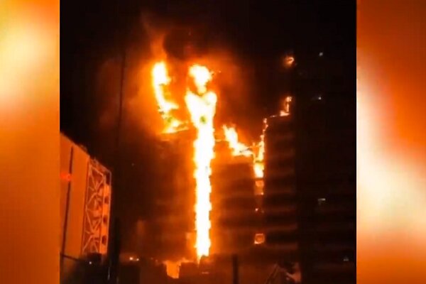 Huge fire engulfs Gandhi Hospital in Tehran (+VIDEO)