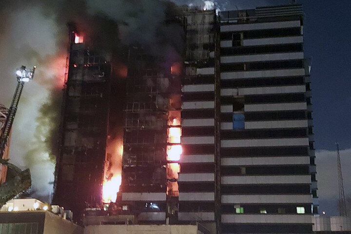 Tahran'da özel bir hastanede yangın çıktı