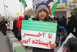 نمازگزاران شهر و استان تهران در دفاع از سپاه و محکومیت اسرائیل تظاهرات می کنند