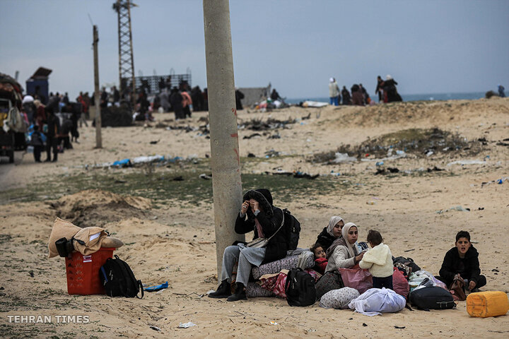 Hundreds flee further south as Israeli forces advance in Khan Younis