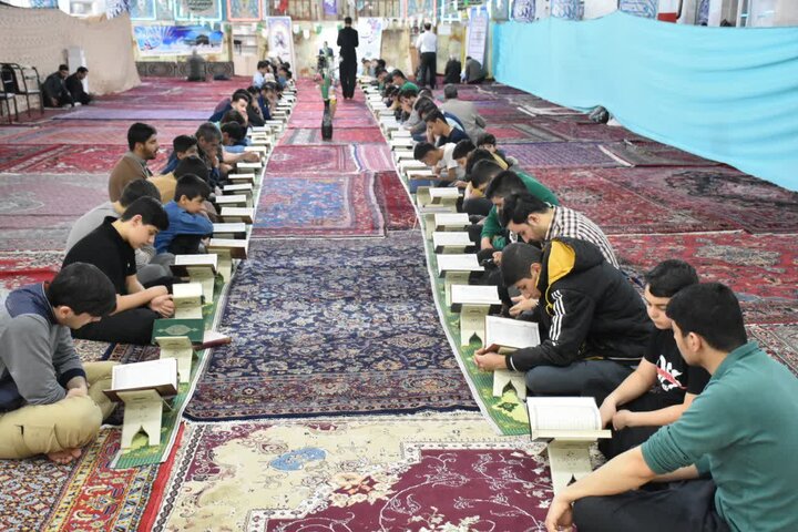 محفل انس با قرآن کریم کریم در مسجد جامع قروه برگزار شد