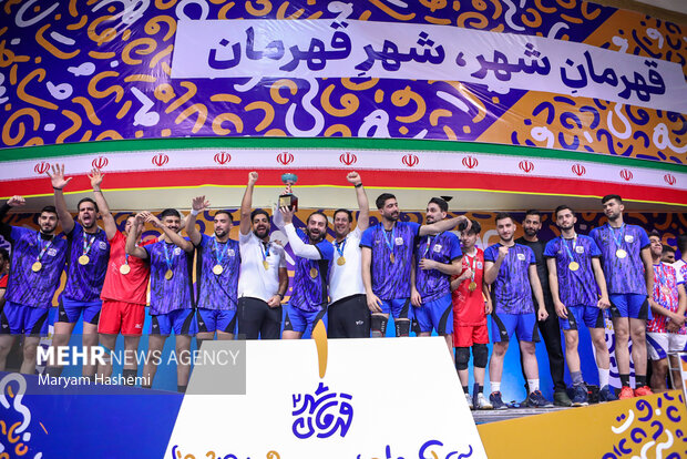 فینال مسابقات والیبال قهرمان شهر۲ آقایان بالای ۱۸ سال جمعه ۶ بهمن ۱۴۰۲ در ورزشگاه شهید شفیع پور برگزار شد.
