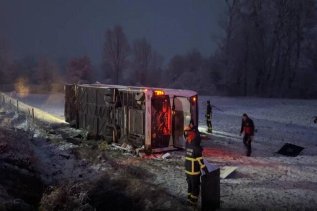 واژگونی اتوبوس مسافربری ۶ کشته و ۳۳ مجروح برجای گذاشت