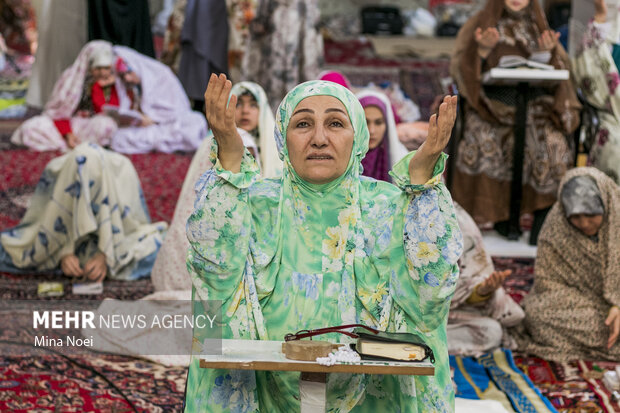 Women observing Itikaf in Tabriz
