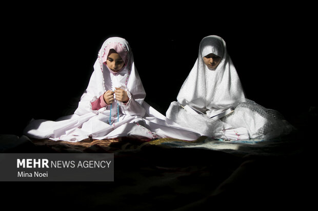 Women observing Itikaf in Tabriz
