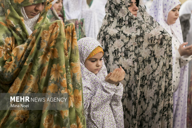 مراسم اعتکاف بانوان تبریزیWomen observing Itikaf in Tabriz
